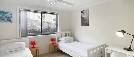 Apartment | 3 bedrooms, laptop workspace, bed sheets