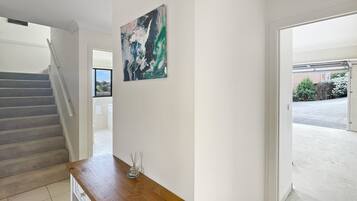 Apartment | 3 bedrooms, laptop workspace, bed sheets