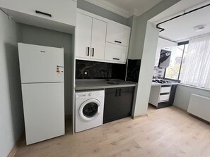 經典公寓, 城市景 | 私人廚房 | 迷你雪櫃、爐具、廚房用具/餐具/器皿