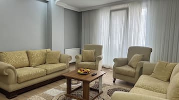 Comfort-Apartment, 2 Schlafzimmer, Stadtblick | Hochwertige Bettwaren, laptopgeeigneter Arbeitsplatz