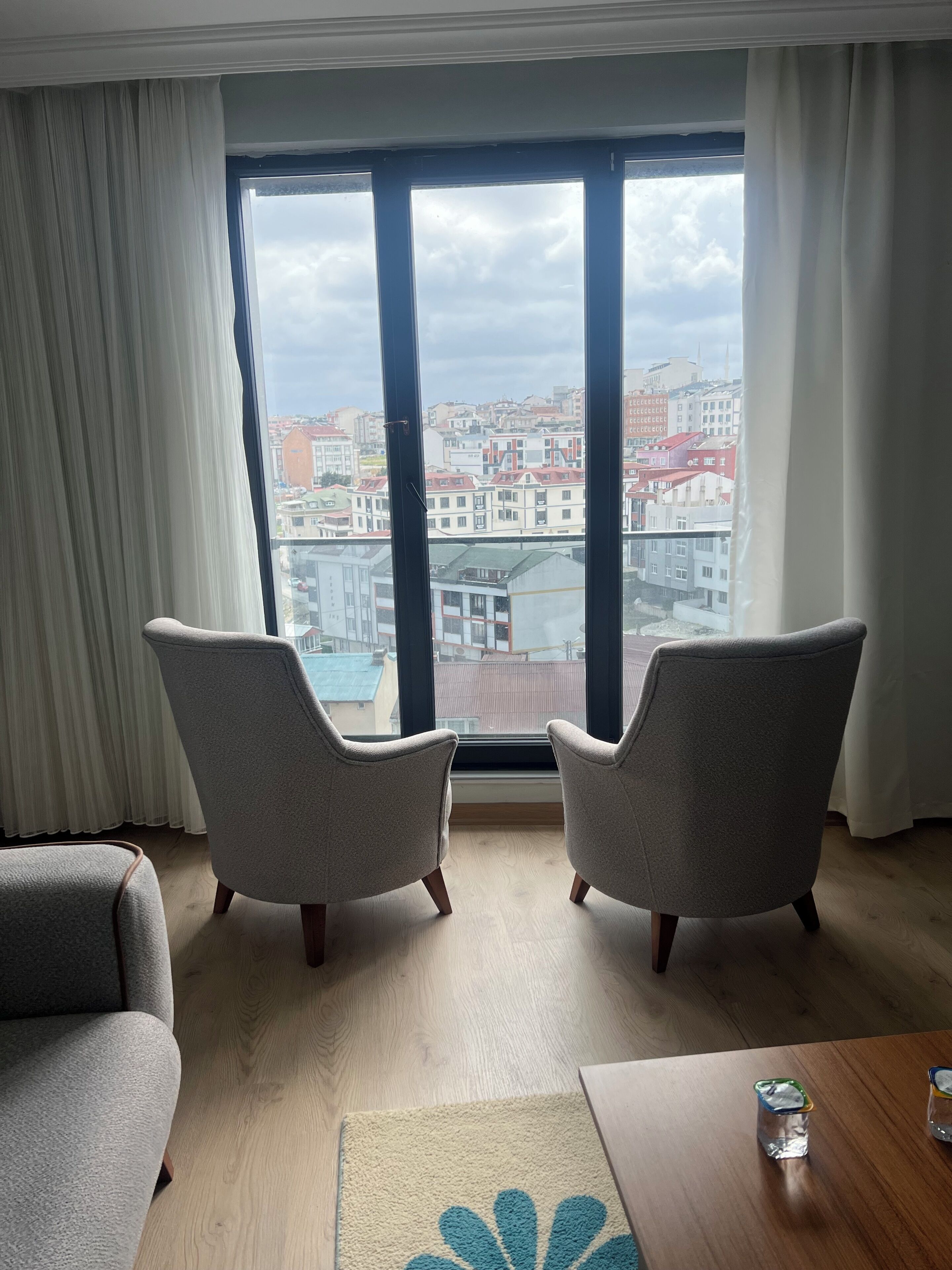 Leilighet – comfort, 2 soverom, byutsikt | Skrivebord for bærbar PC, strykejern/-brett og sengetøy