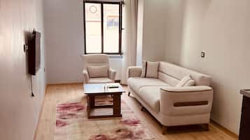 Classic-Apartment | Badezimmer | Dusche, Handtücher, Seife, Shampoo