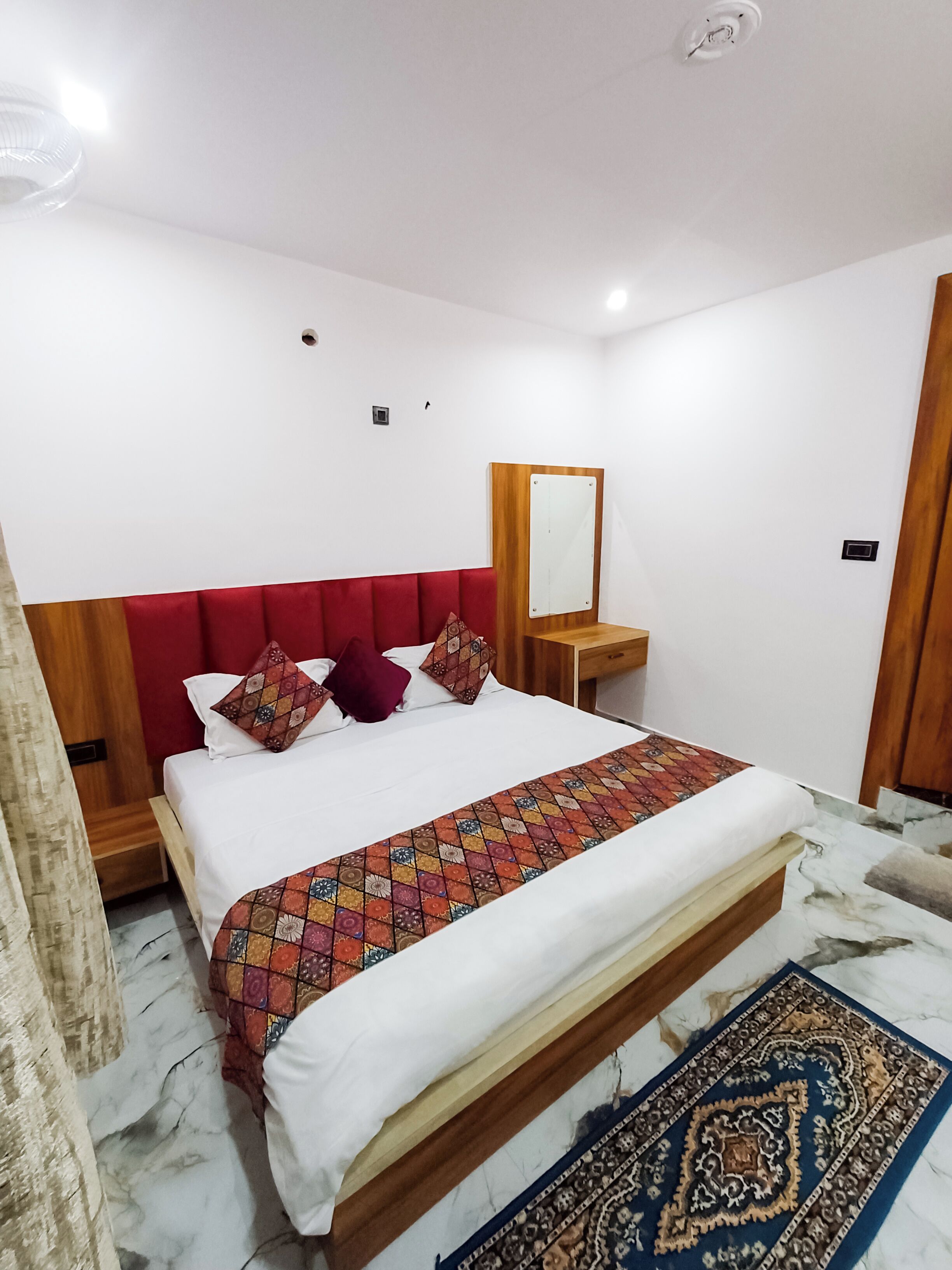 Deluxe Double Room, Balcony, City View | In-room safe