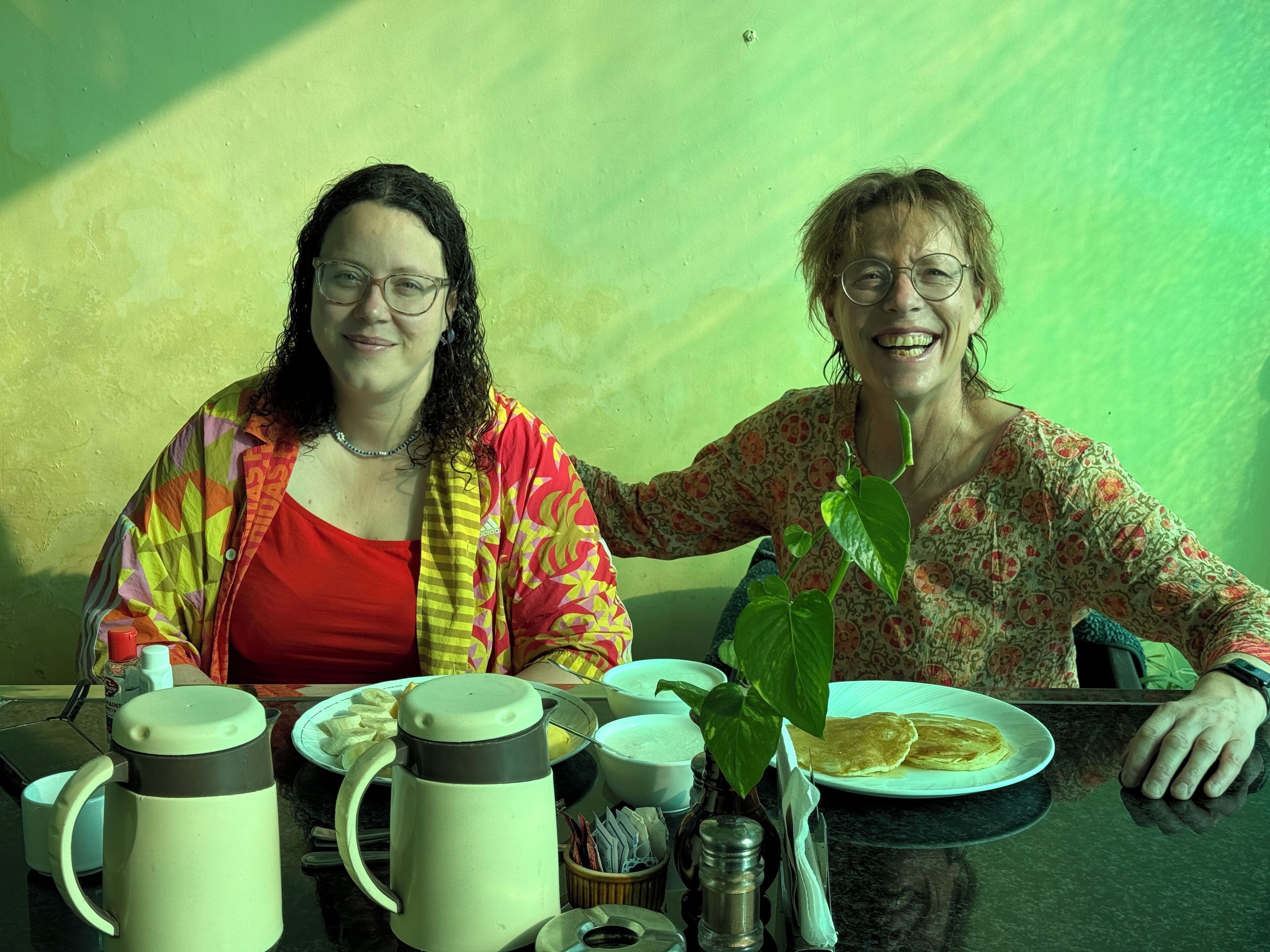 每日供应当地美食早餐（每人 INR 300）