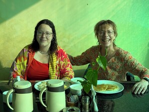 Petit déjeuner servi tous les jours en supplément