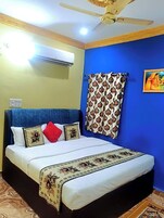 Habitación Deluxe doble, balcón, vistas a la ciudad | Caja fuerte