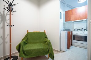 Interior - Authentic Athens Living In Zografou by ΜΡS (Zografou)