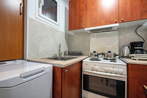 Private kitchen - Authentic Athens Living In Zografou by ΜΡS (Zografou)