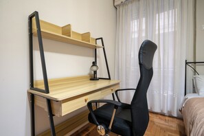 Tabla de planchar con plancha, Internet, ropa de cama