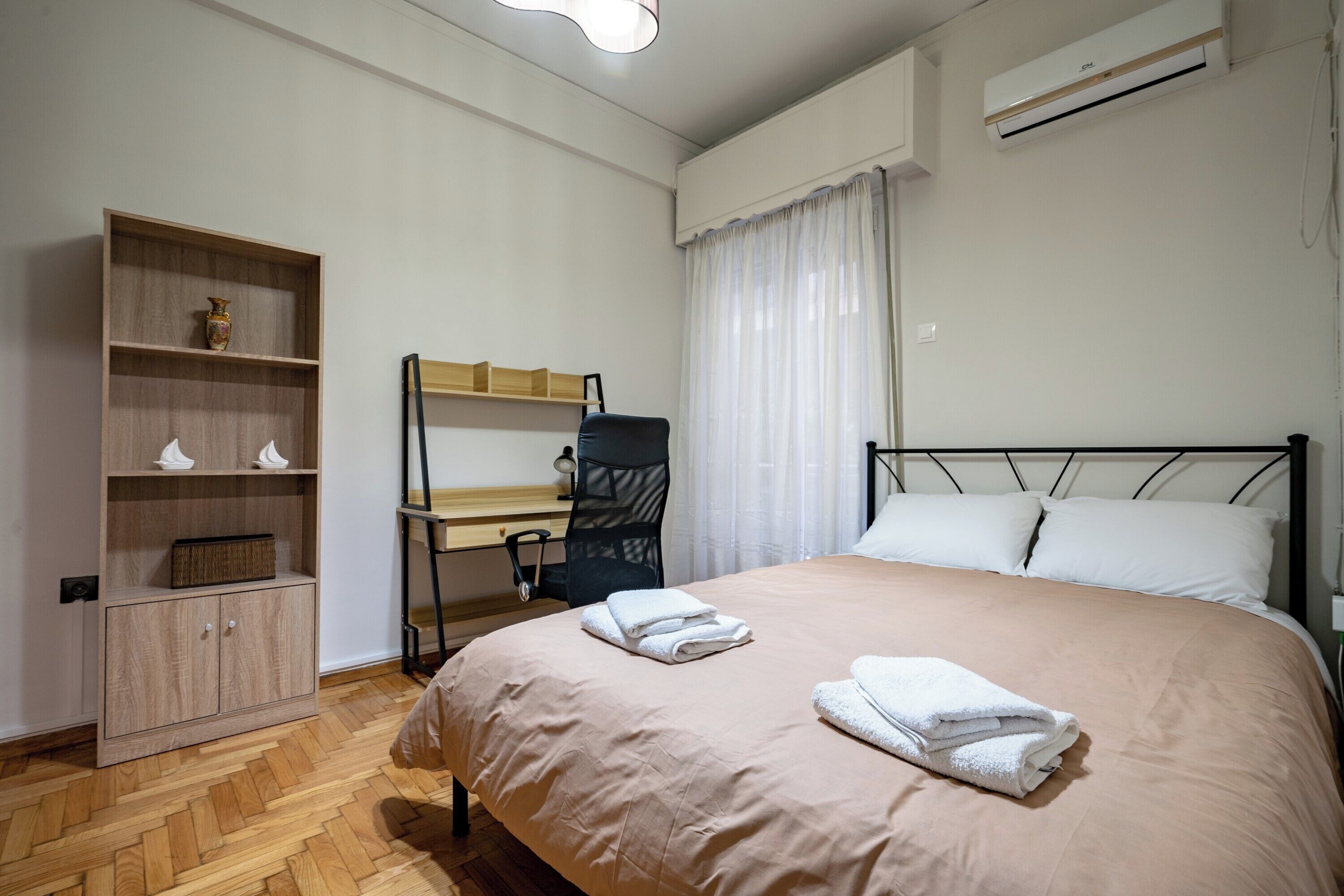 Strykejern/-brett, internettilgang og sengetøy