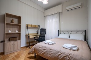 Iron/ironing board, Internet, bed sheets - Authentic Athens Living In Zografou by ΜΡS (Zografou)