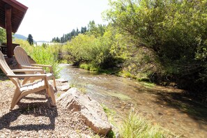 Property grounds - Almost Heaven - Newly Built! - In Town - On the River - WiFi - Grill - Mountain (Red River)