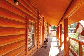 Terrace/patio - Almost Heaven - Newly Built! - In Town - On the River - WiFi - Grill - Mountain (Red River)