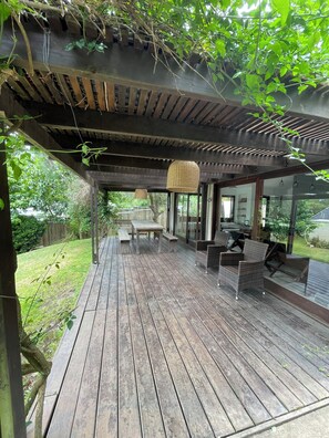 Outdoor dining - Family house in a residential area, close to everything in Punta del Este. (Punta del Este)