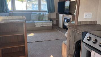 Mobile Home, 3 Bedrooms, Smoking, Patio | Living room