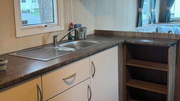 Mobile Home, 3 Bedrooms, Smoking, Patio | Interior