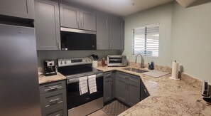 Fridge, microwave, oven, stovetop - New 3 bedroom second floor in gated community in Ventana Canyon (Tucson)