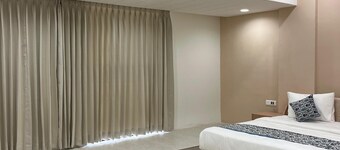 9-bedroom hotel in perfect Anand with AC and fitness room