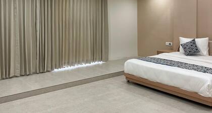 9-bedroom hotel in perfect Anand with AC and fitness room
