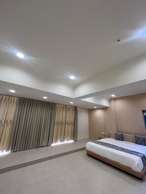 WiFi - 9-bedroom hotel in perfect Anand with AC and fitness room (Anand)