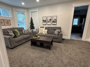 Interior - Blue Haven on Wiley, Steps to Downtown, Sleeps 10 (Bluffton)