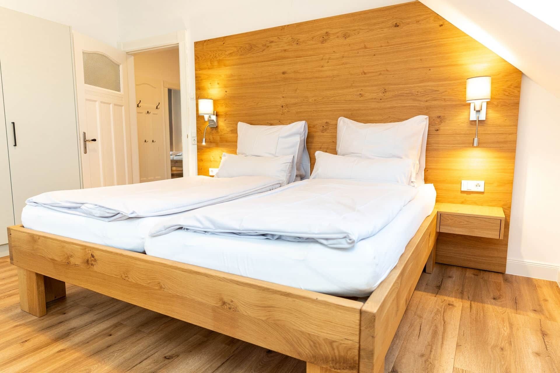 WiFi (無料)、ベッドシーツ