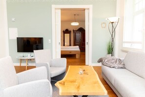 TV - Holiday Apartment 01 – tom Brook (Norden)
