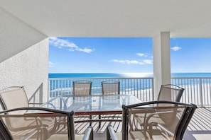 Outdoor dining - Summer House unit 1005B 3br and 2ba Gulf Front in Orange Beach sleeps 8 (Orange Beach)