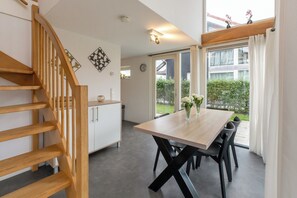 House | Dining - Modern Comfort, Close to the Beach (Renesse)