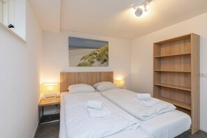 3 bedrooms, bed sheets - Modern Comfort, Close to the Beach (Renesse)