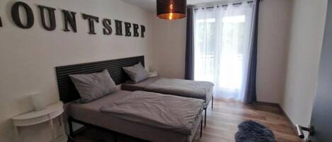 Iron/ironing board, WiFi, bed sheets