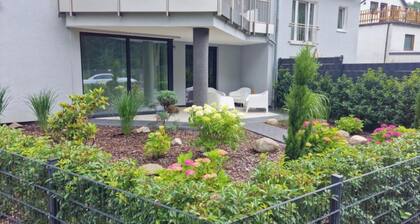 Großzügige 2 Zimmer Ferienwohnung mit Balkon, offener Küche bis zu 4 Gästen !