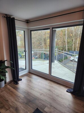 Interior - Spacious 2-room apartment with balcony, open kitchen for up to 4 guests! (Bremen)