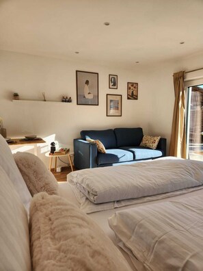 1 chambre, fer et planche à repasser, accès au Wi-Fi (inclus)
