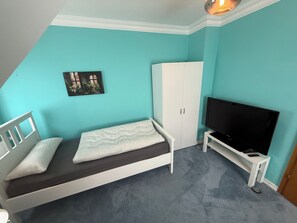 Iron/ironing board, WiFi, bed sheets - Apartment in Troisdorf T06 (Troisdorf)