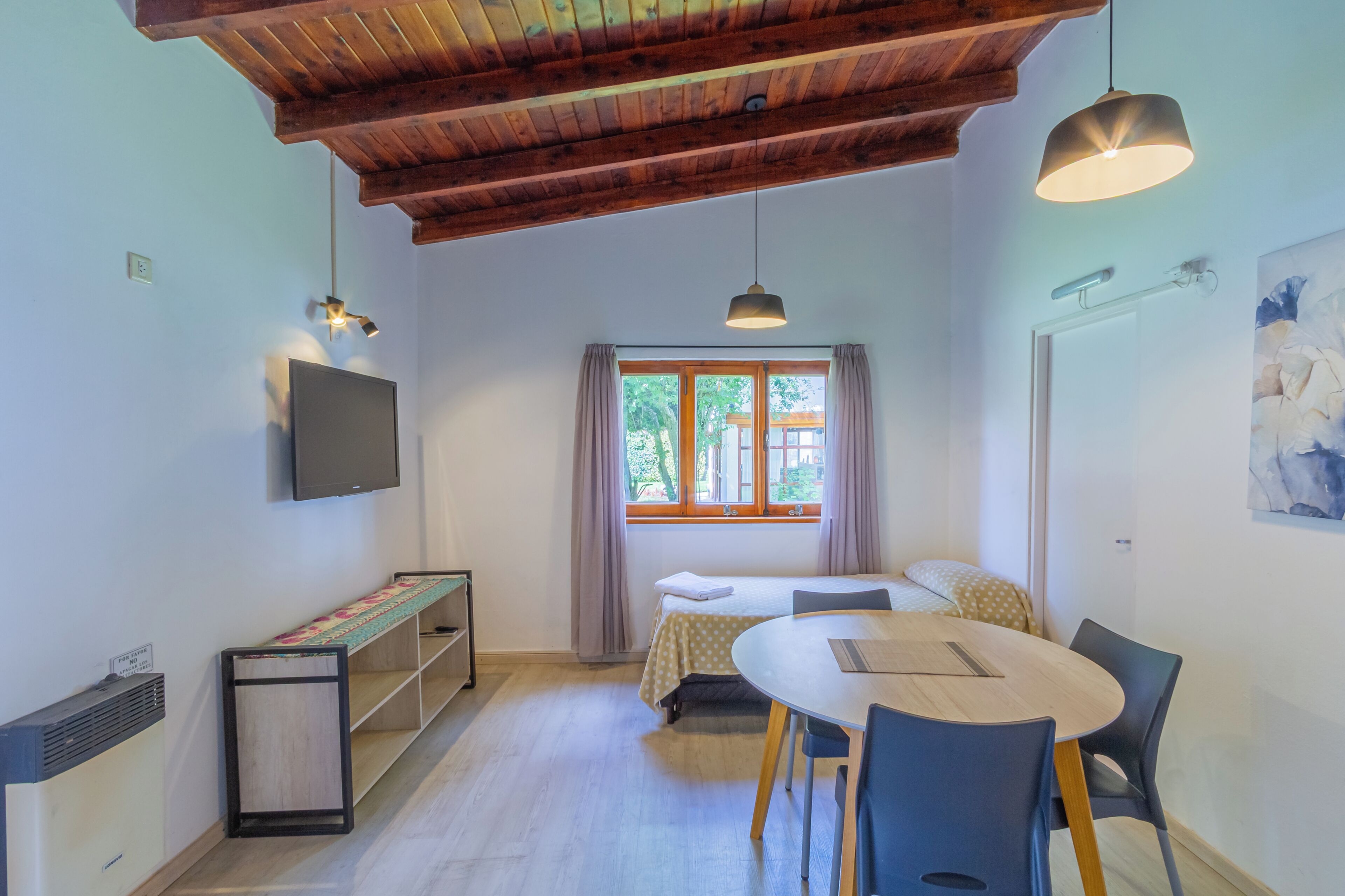 Perushuoneisto, patio | Oleskelualue | Televisio