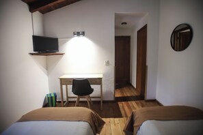 Standard Double Room, Patio, Courtyard View - Hostería & Apart Hotel Carelhue (San Carlos de Bariloche)