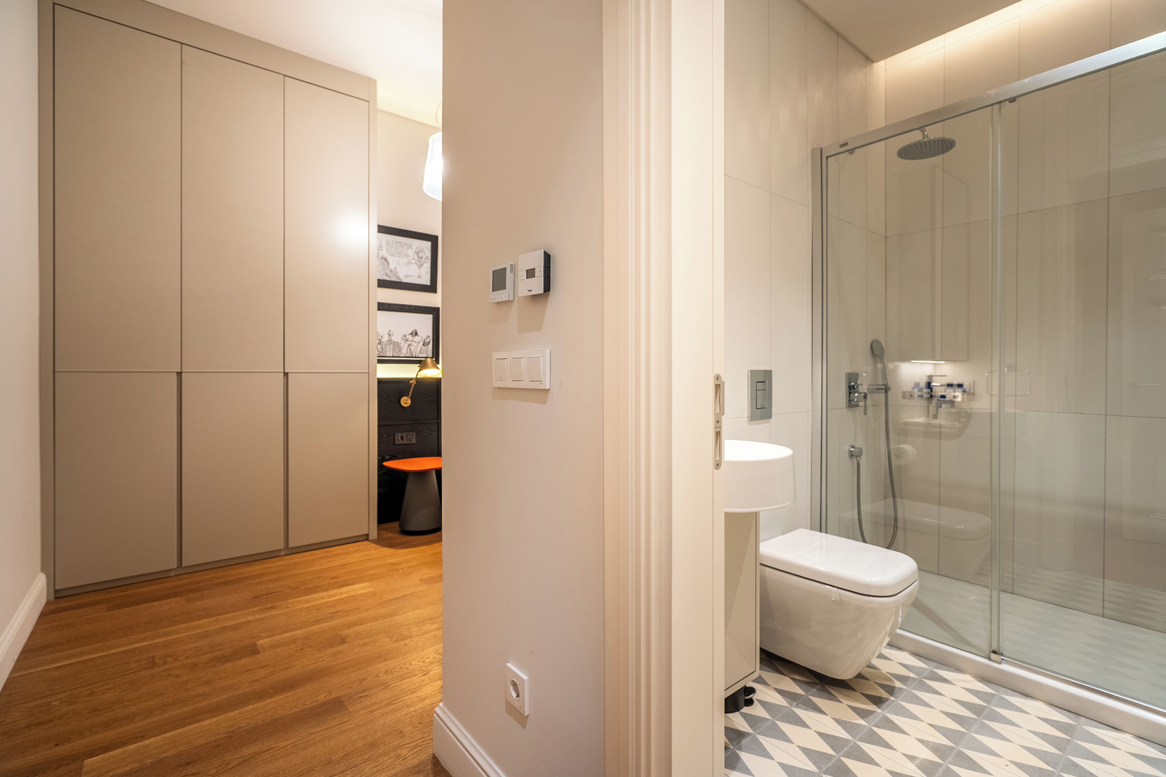 Dusche, Haartrockner, Bidet, Handtücher