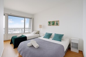 3 slaapkamers, een strijkplank/strijkijzer, gratis wifi, beddengoed