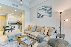 Living room - PVH - Contemporary 2BR - Aykon Tower C (Dubai)