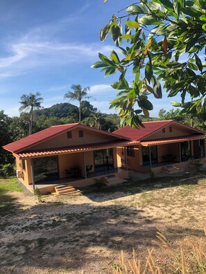Rumah Standar, beranda, pemandangan kebun | Teras/patio