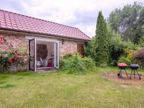 Garden - Atmospheric Holiday Home With a Swimming Pool (gmina Dobra)