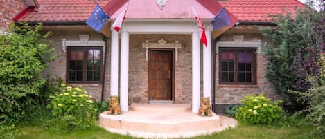 House | Exterior