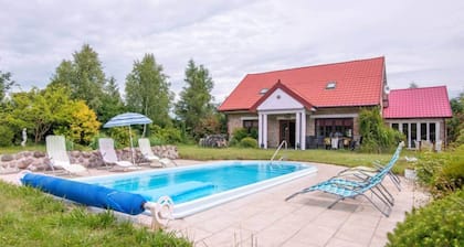Atmospheric Holiday Home With a Swimming Pool