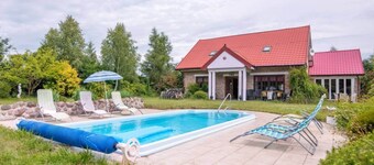 Atmospheric Holiday Home With a Swimming Pool