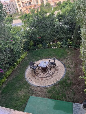 Property grounds - Terrific 5-bedroom villa with AC in New Cairo City in compound (New Cairo City)