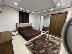 Iron/ironing board, WiFi, bed sheets - Terrific 5-bedroom villa with AC in New Cairo City in compound (New Cairo City)