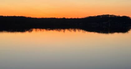 Clean and Cozy Lakefront cabin on Ida Lake
