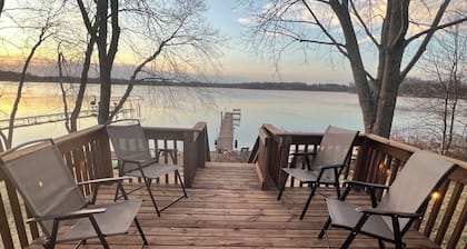 Clean and Cozy Lakefront cabin on Ida Lake
