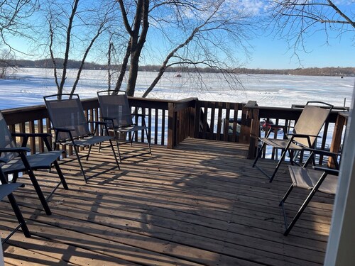 Clean and Cozy Lakefront cabin on Ida Lake